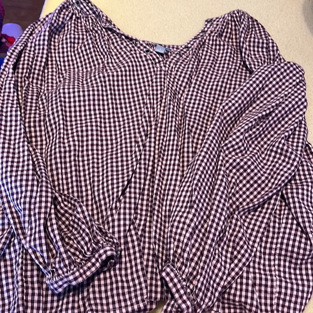 Long sleeve shirt maroon colored